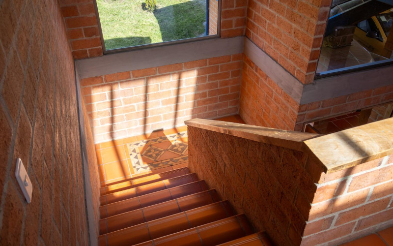 Exclusive Estate in Santa Elena: Private Tennis Court, 6,417 m² Lot & Secure Living.