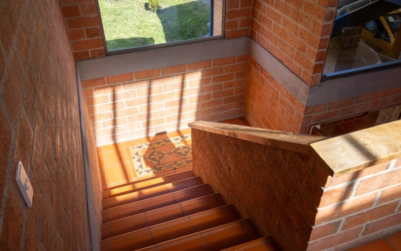 Exclusive Estate in Santa Elena: Private Tennis Court, 6,417 m² Lot & Secure Living.