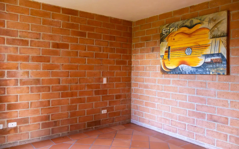 Exclusive Estate in Santa Elena: Private Tennis Court, 6,417 m² Lot & Secure Living.