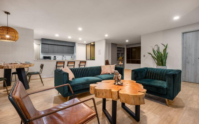 Modern Renovated Apartment Near Provenza