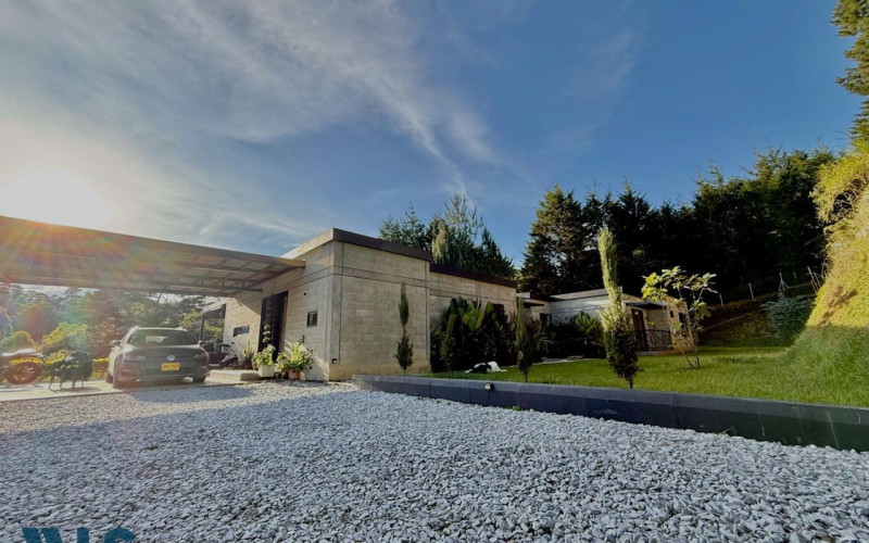 Casa en El Retiro en Corredor Don Diego