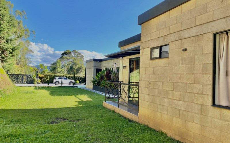 Casa en El Retiro en Corredor Don Diego