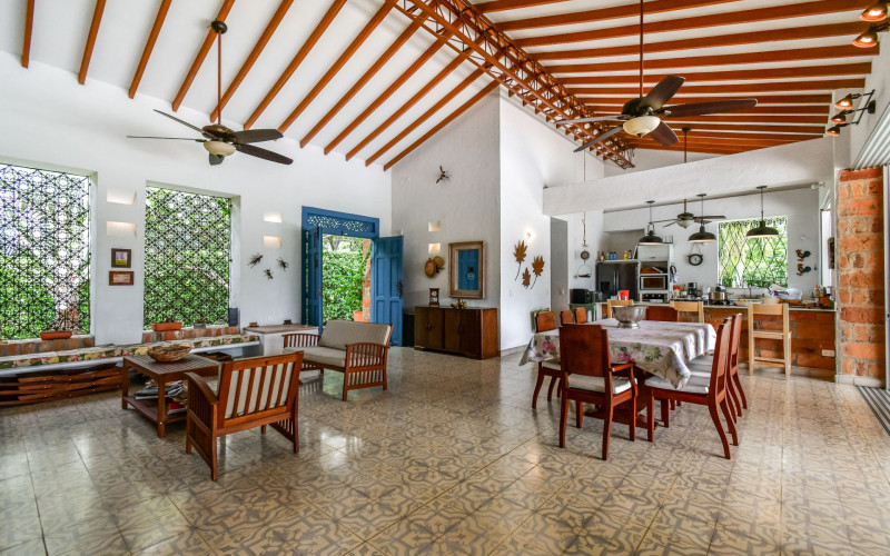 Tropical Sanctuary: A Private Family Retreat in Sopetrán