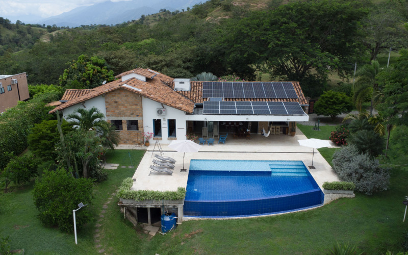 Tropical Sanctuary: A Private Family Retreat in Sopetrán