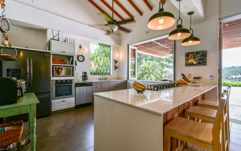 Tropical Sanctuary: A Private Family Retreat in Sopetrán