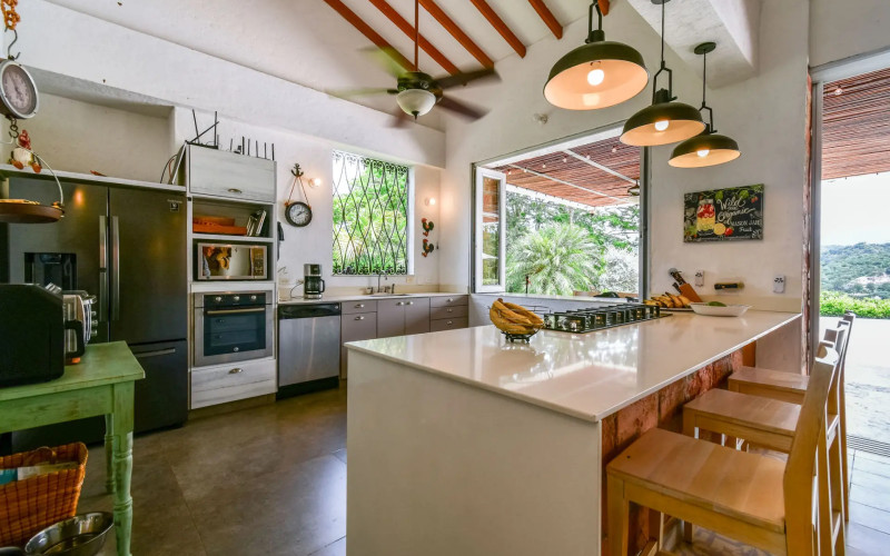 Tropical Sanctuary: A Private Family Retreat in Sopetrán