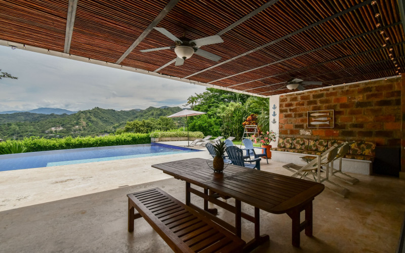 Tropical Sanctuary: A Private Family Retreat in Sopetrán