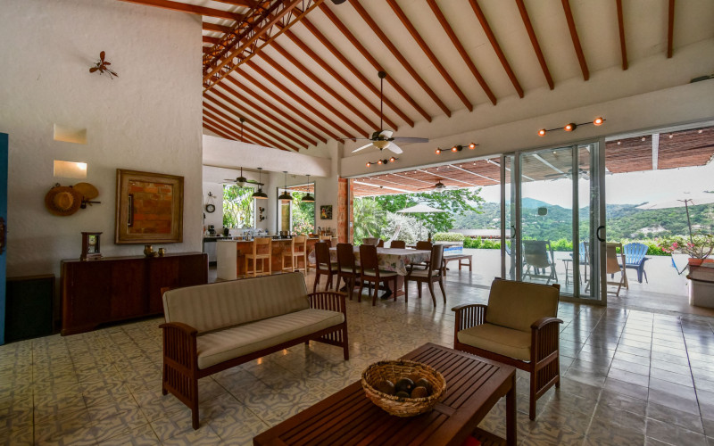Tropical Sanctuary: A Private Family Retreat in Sopetrán
