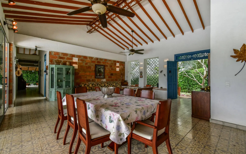 Tropical Sanctuary: A Private Family Retreat in Sopetrán