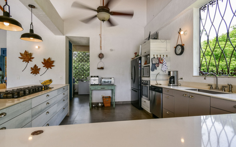 Tropical Sanctuary: A Private Family Retreat in Sopetrán