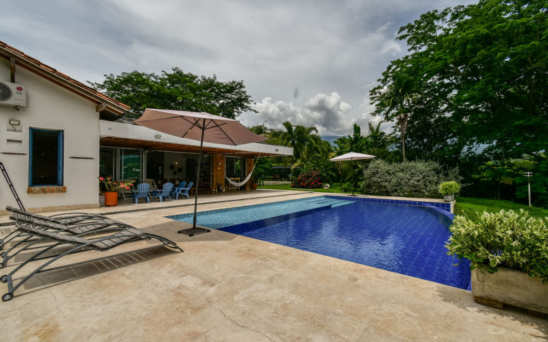 Tropical Sanctuary: A Private Family Retreat in Sopetrán