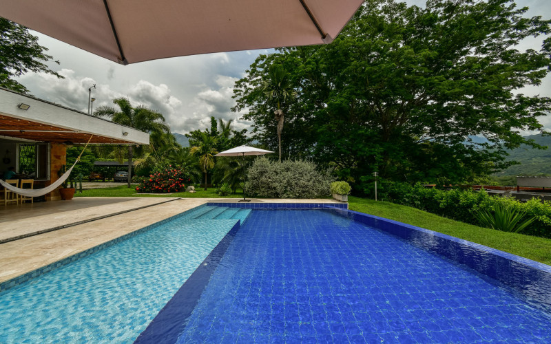 Tropical Sanctuary: A Private Family Retreat in Sopetrán
