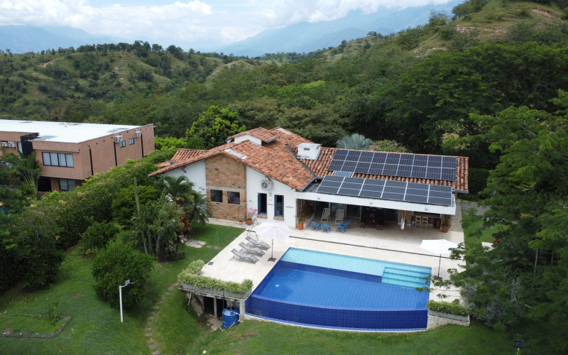 Tropical Sanctuary: A Private Family Retreat in Sopetrán
