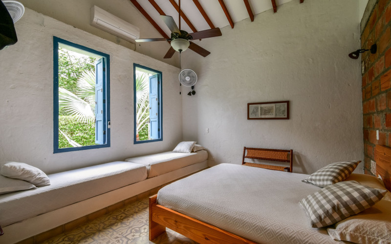 Tropical Sanctuary: A Private Family Retreat in Sopetrán