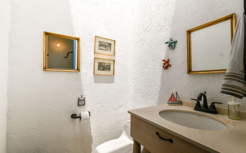 Tropical Sanctuary: A Private Family Retreat in Sopetrán