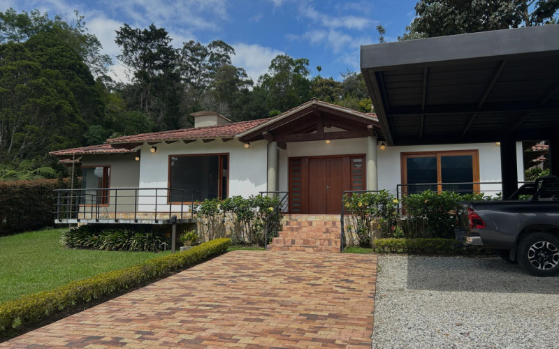 Casa en El Retiro en V. La Fe