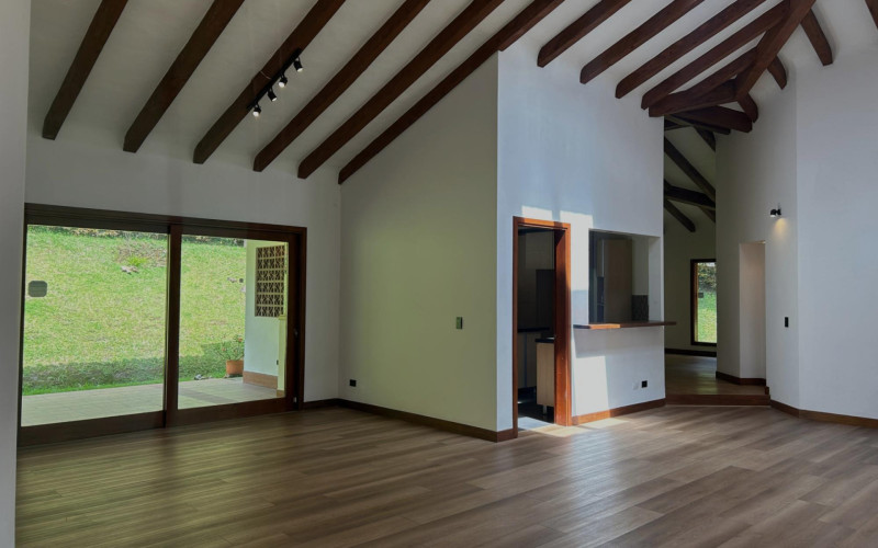 Casa en El Retiro en V. La Fe