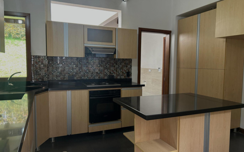 Casa en El Retiro en V. La Fe