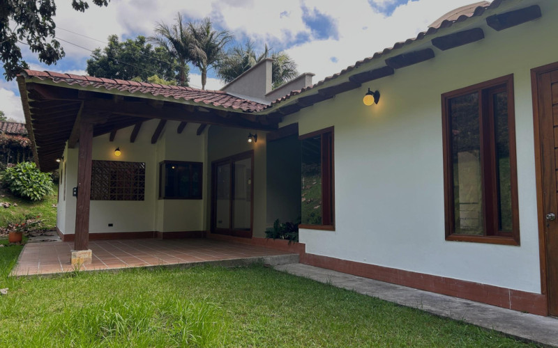 Casa en El Retiro en V. La Fe