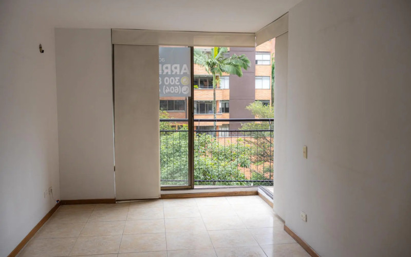 Spacious 4-Bedroom Duplex Apartment for Sale in El Poblado, Castropol | Great Value