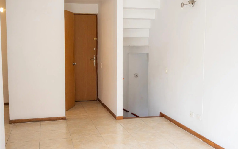 Spacious 4-Bedroom Duplex Apartment for Sale in El Poblado, Castropol | Great Value