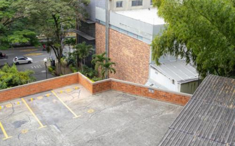 4-Bedroom Duplex with Balcony in Castropol, El Poblado