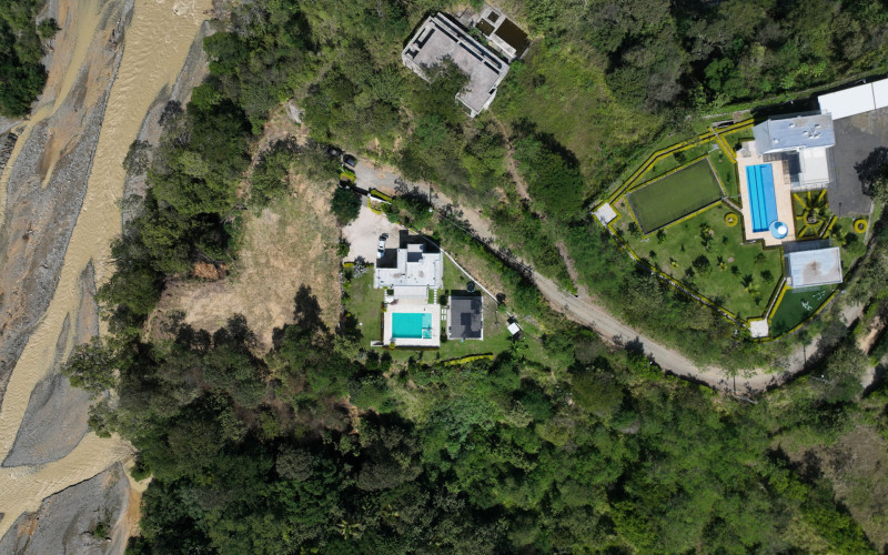 Exclusive Riverside Estate Lot: 270° Views & 5,100 sqm in Occidente Antioqueño