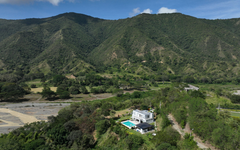 Exclusive Riverside Estate Lot: 270° Views & 5,100 sqm in Occidente Antioqueño