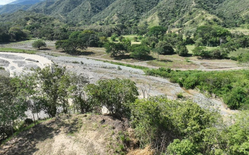 Exclusive Riverside Estate Lot: 270° Views & 5,100 sqm in Occidente Antioqueño