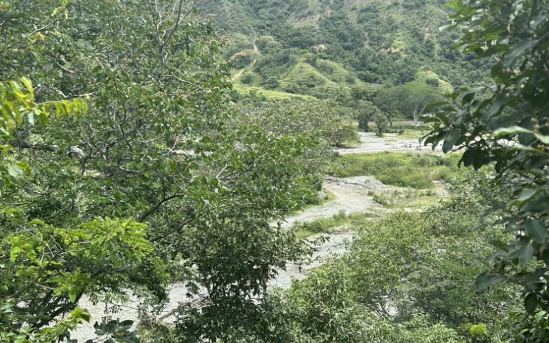 Exclusive Riverside Estate Lot: 270° Views & 5,100 sqm in Occidente Antioqueño