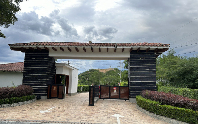 Exclusive Riverside Estate Lot: 270° Views & 5,100 sqm in Occidente Antioqueño