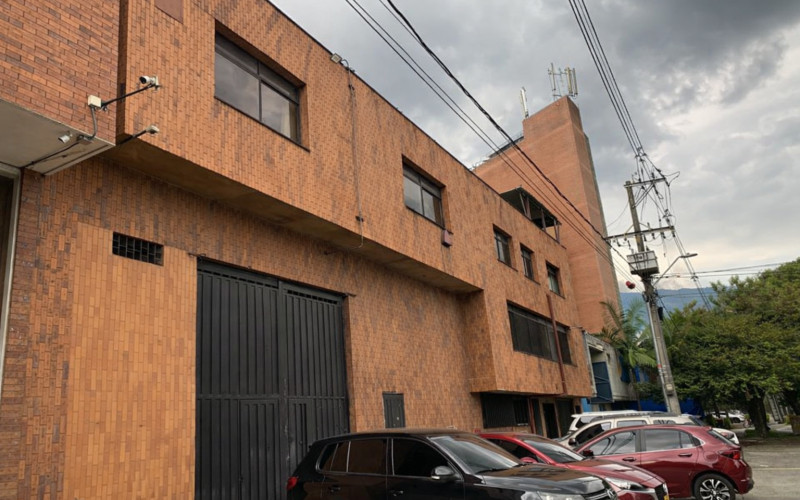 Warehouse in Medellín, Guayabal neighborhood, Industrial Zone – 3.5 levels, 950 m²
