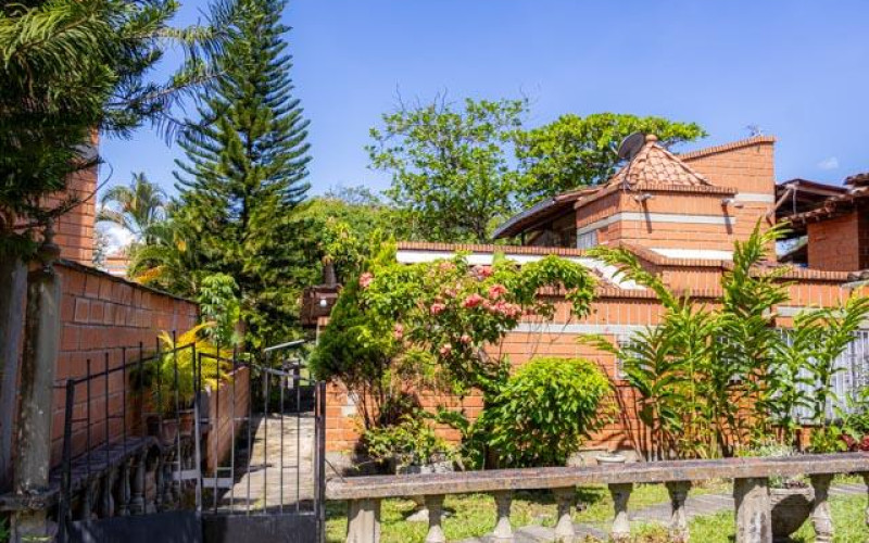Country House for Sale | Renovation Opportunity – Campiñas de la Pradera, San Jerónimo