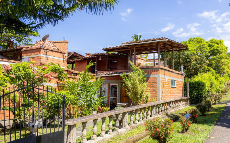 Country House for Sale | Renovation Opportunity – Campiñas de la Pradera, San Jerónimo