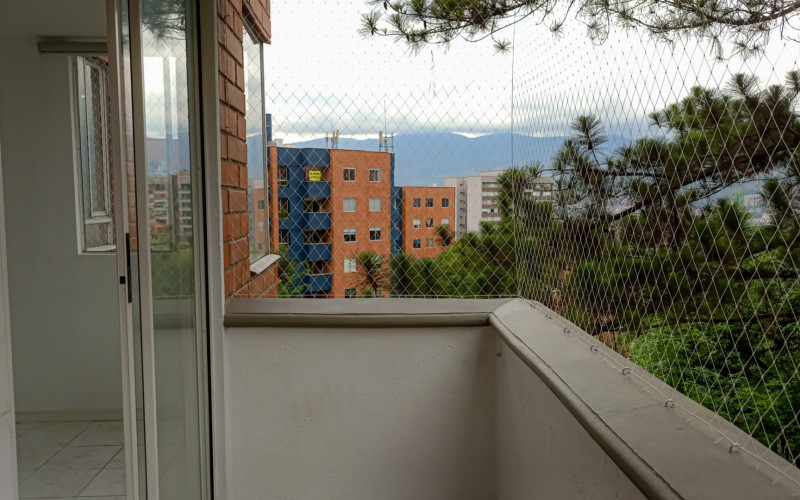 Comfortable 3-Bedroom Apartment with Balcony & 2 Parking Spaces in El Poblado