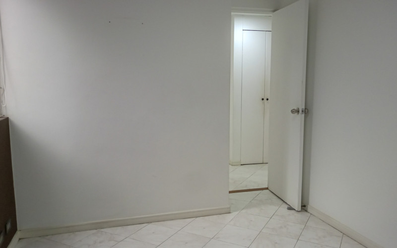 Comfortable 3-Bedroom Apartment with Balcony & 2 Parking Spaces in El Poblado