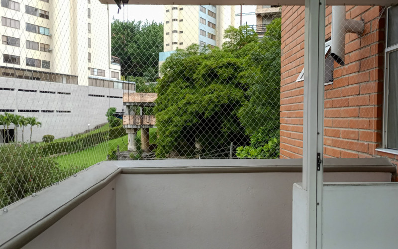 Comfortable 3-Bedroom Apartment with Balcony & 2 Parking Spaces in El Poblado