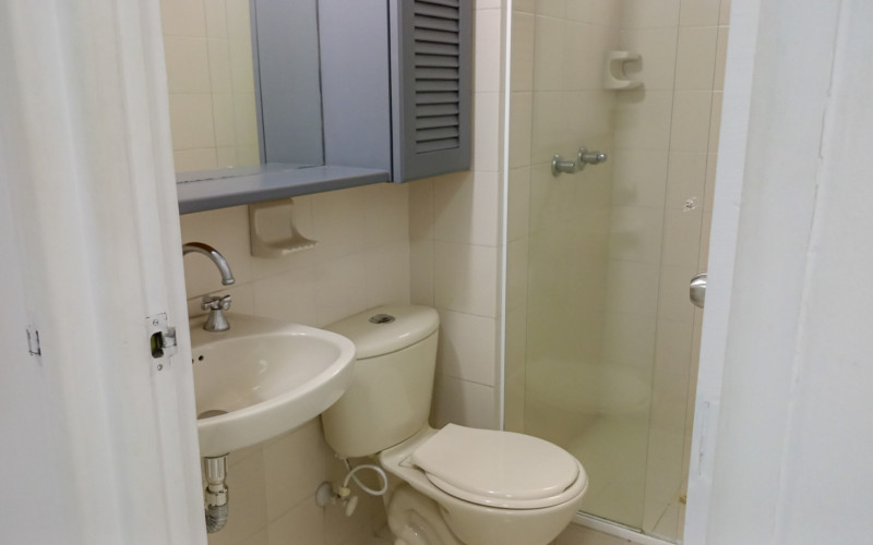 Comfortable 3-Bedroom Apartment with Balcony & 2 Parking Spaces in El Poblado