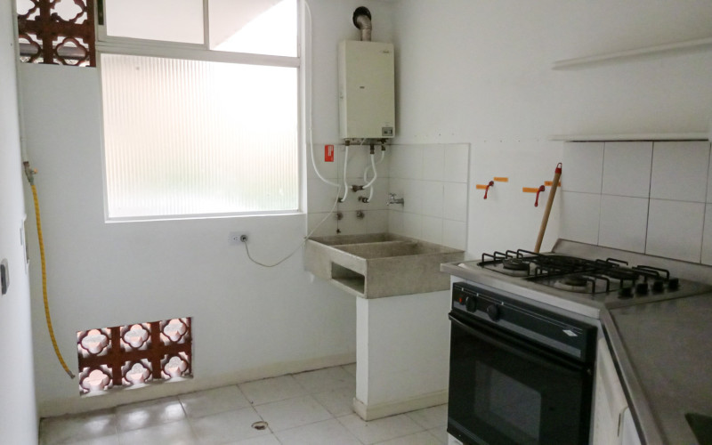 Comfortable 3-Bedroom Apartment with Balcony & 2 Parking Spaces in El Poblado