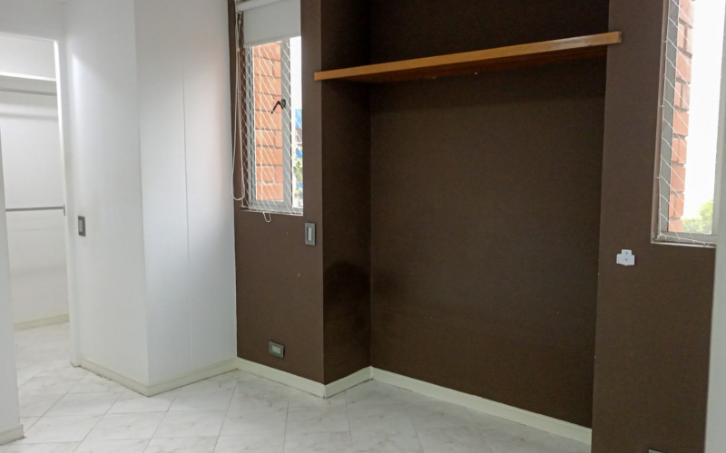 Comfortable 3-Bedroom Apartment with Balcony & 2 Parking Spaces in El Poblado