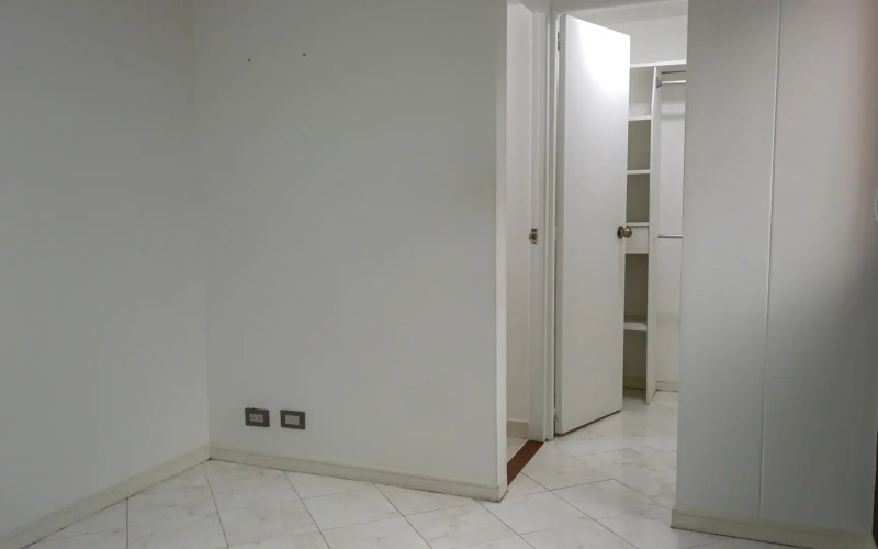 Investor Opportunity in El Poblado – Remodel Potential (AI Concept Images)