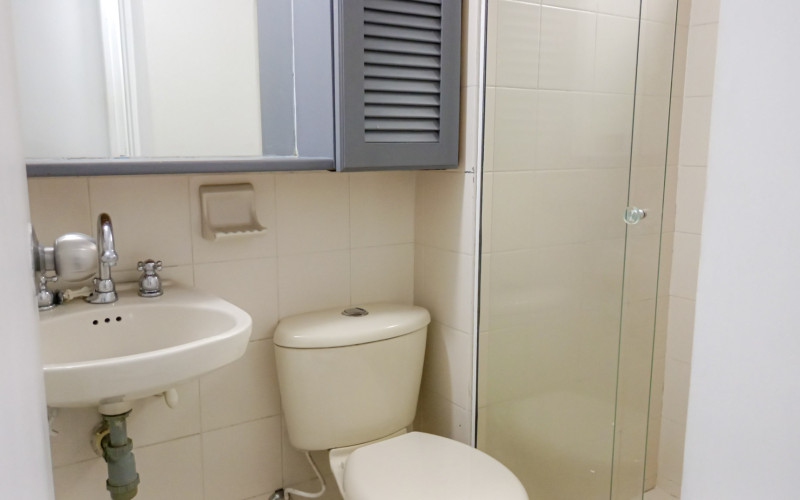 Comfortable 3-Bedroom Apartment with Balcony & 2 Parking Spaces in El Poblado