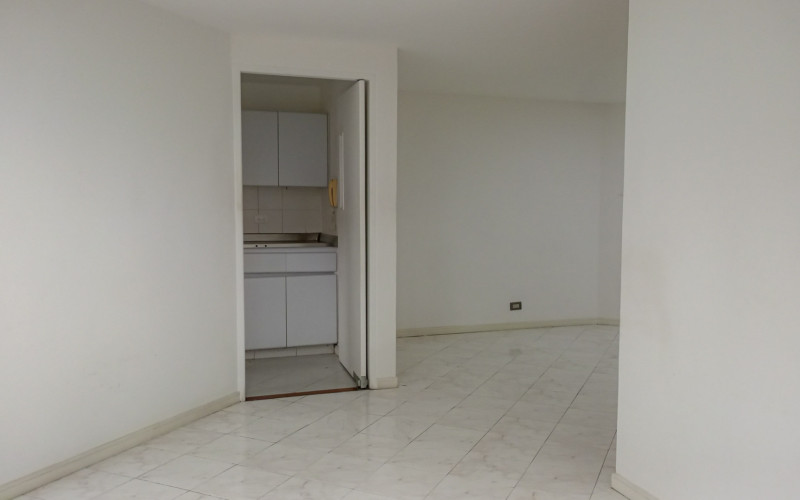 Comfortable 3-Bedroom Apartment with Balcony & 2 Parking Spaces in El Poblado