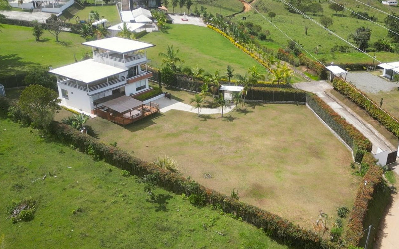Country House in El Peñol | Rock View | Individual Deed & Short-Term Rentals Allowed (Chiquinquira)