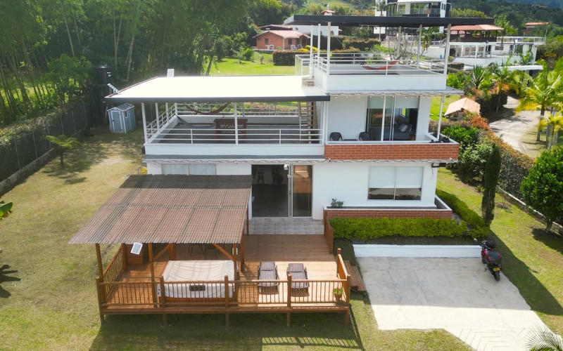 Country House in El Peñol | Rock View | Individual Deed & Short-Term Rentals Allowed (Chiquinquira)