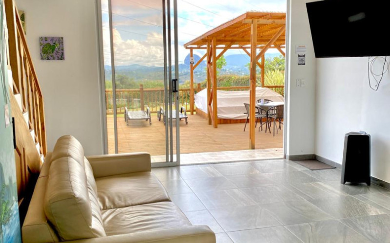 Country House in El Peñol | Rock View | Individual Deed & Short-Term Rentals Allowed (Chiquinquira)