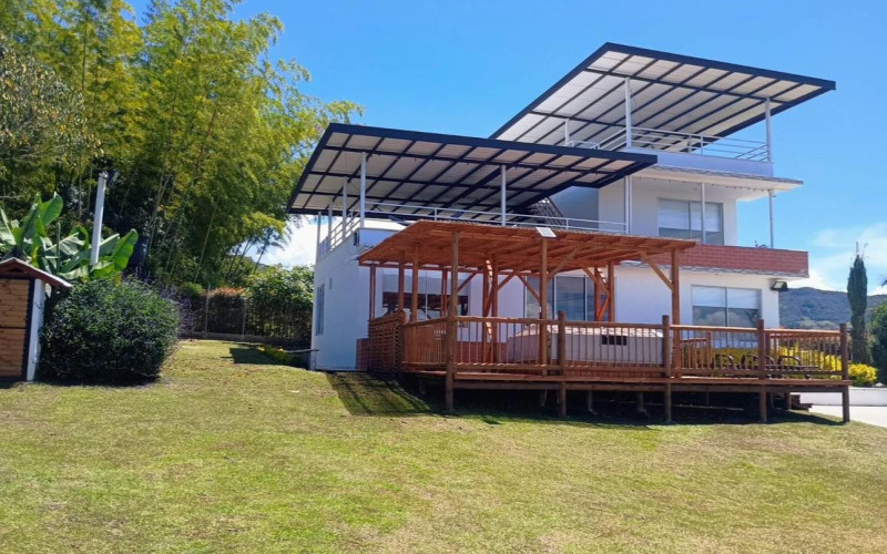 Country House in El Peñol | Rock View | Individual Deed & Short-Term Rentals Allowed (Chiquinquira)