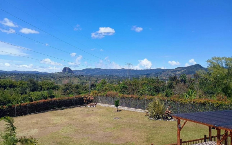 Country House in El Peñol | Rock View | Individual Deed & Short-Term Rentals Allowed (Chiquinquira)