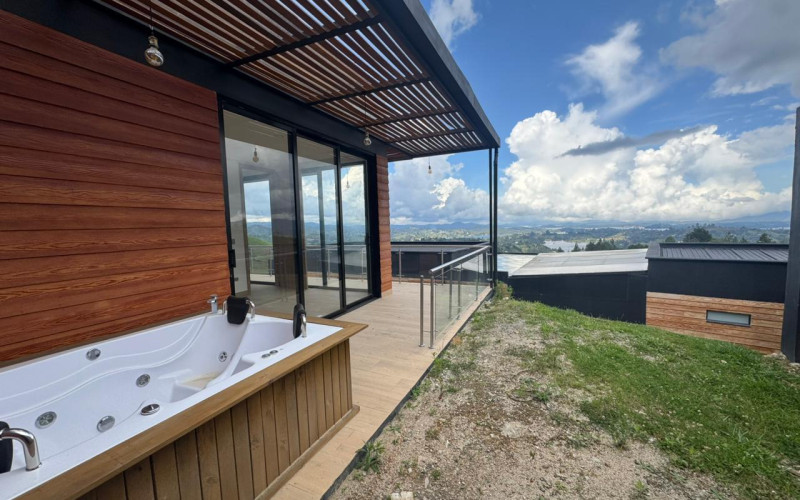 Casa en lo alto del Peñol - Montecielo 156m2