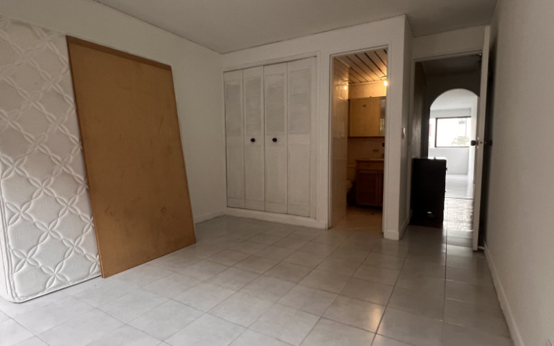 High-Potential Apartment Near Provenza – 68.83 m² for Renovation